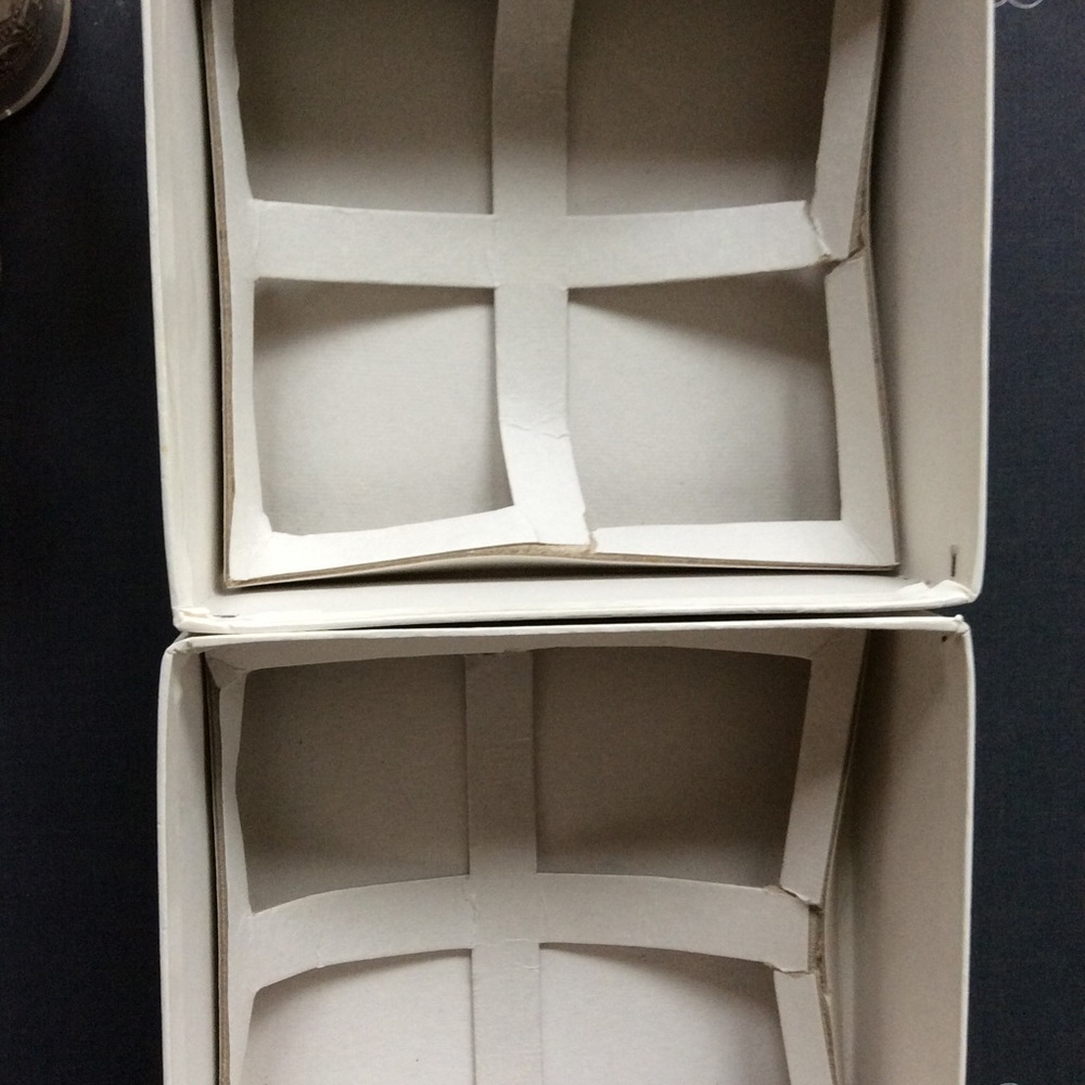 International Silver Company: Eight Napkin Rings - Picture 14 of 16